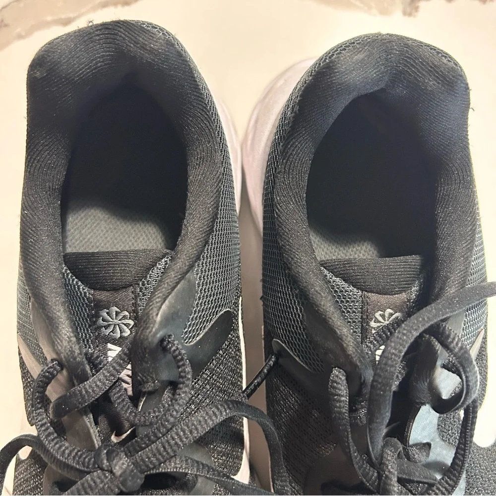 Nike Revolution 6 Shoes Womens Size 8 Black White Running Training Sneakers
